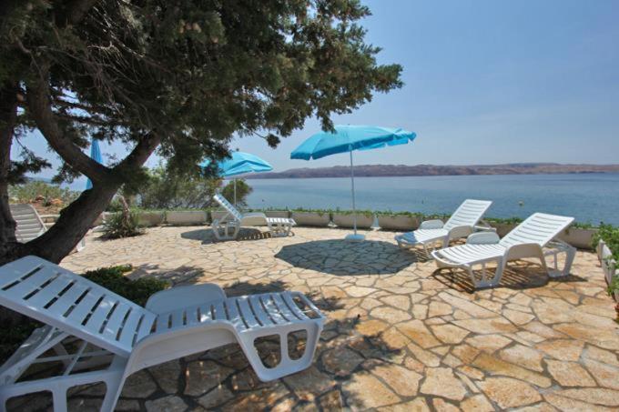 Beachfront Apartments Anita With Pool Karlobag Exterior photo