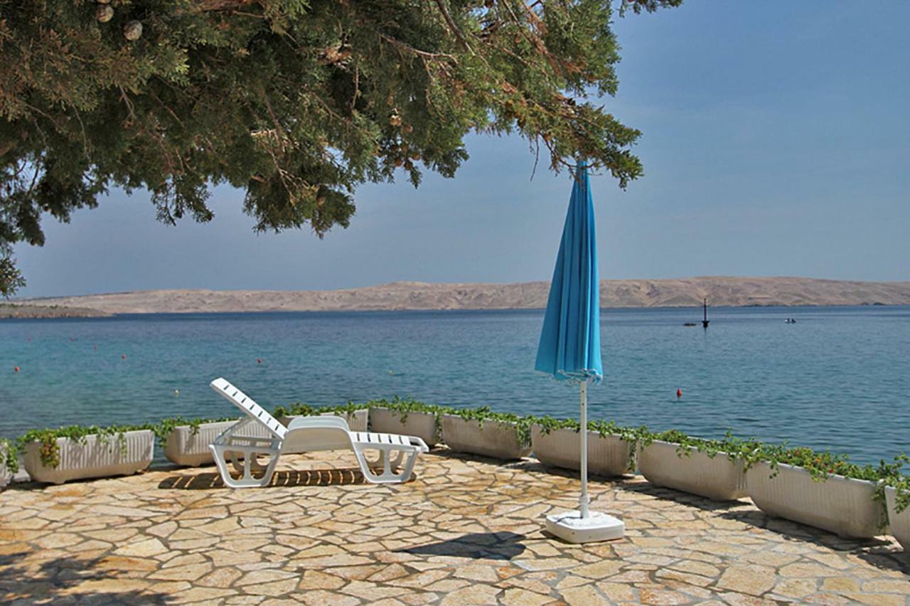 Beachfront Apartments Anita With Pool Karlobag Exterior photo