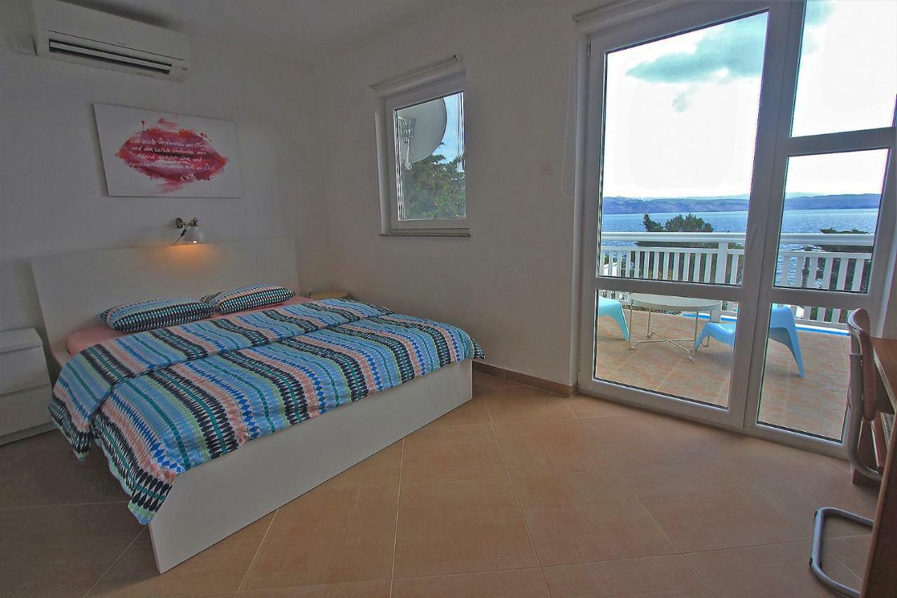 Beachfront Apartments Anita With Pool Karlobag Exterior photo